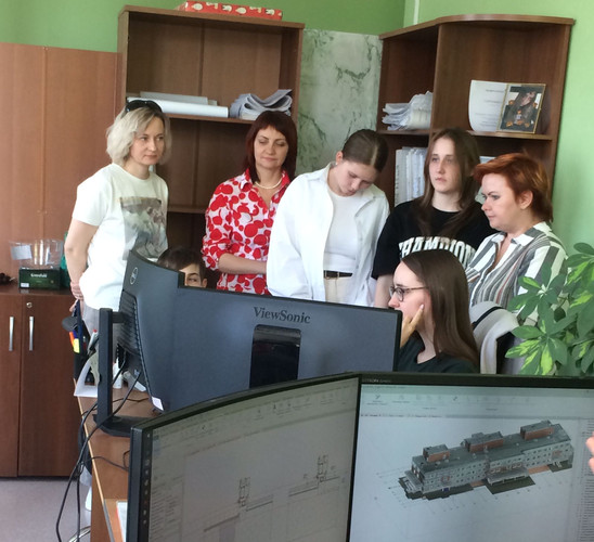 Экскурсия в проектный институт «КузбассГорПроект» для победителей конкурса юных архитекторов.