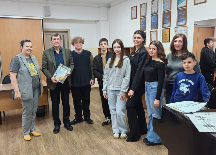 Прошел мастер-класс по джазовой музыкальной импровизации преподавателя.