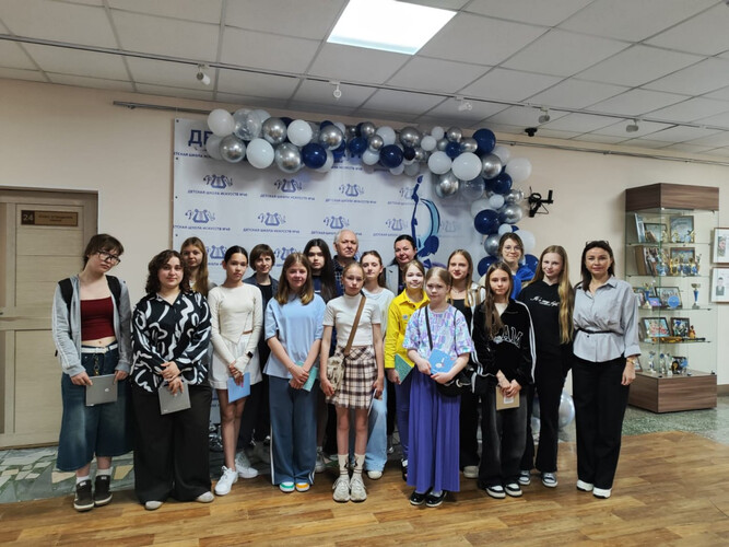 Поздравляем учащихся детской школы искусств с заслуженной наградой.