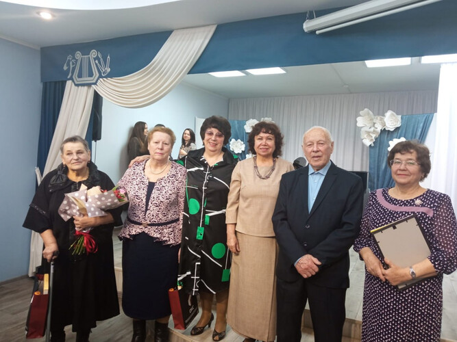 Мы стоим на пороге знаменательной и значимой для нас даты, замечательного праздника Дня учителя!