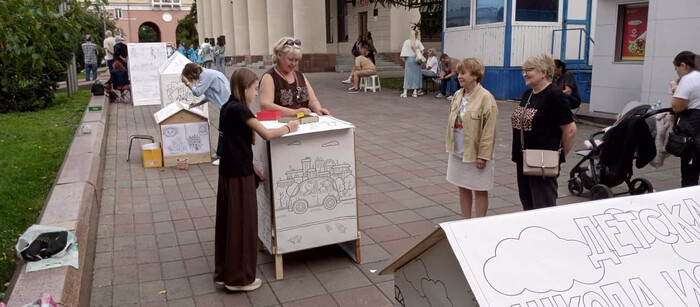 В рамках празднования Дня шахтера – главного профессионального праздника Кузбасса наша школа представила выставку творческих работ.