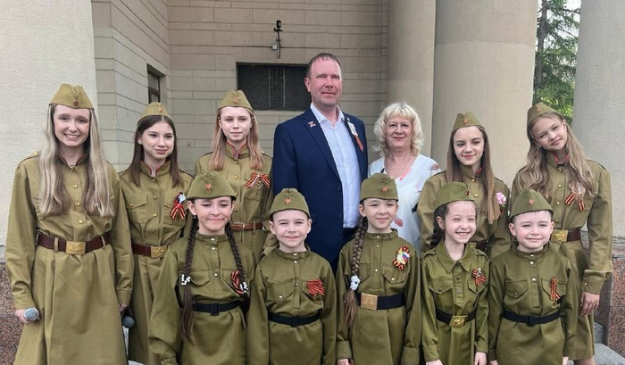 Поздравляем участников вокальной шоу-группы «Фантазёры» и руководителя.