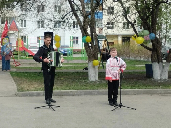 Традиционная акция «Поем всем двором».
