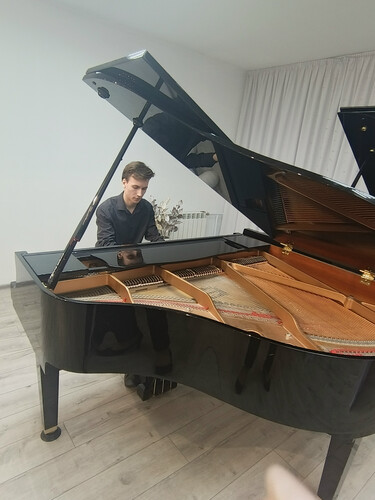 В концертном зале ДШИ № 46 прошёл концерт учащихся выпускного класса фортепиано.